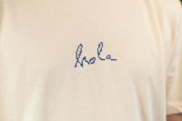 a man wearing a t - shirt with the word hola written on it